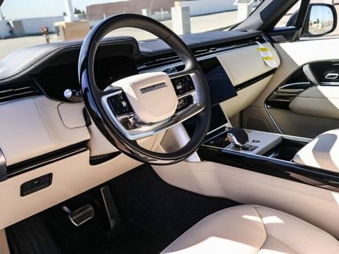 New 2025 Land Rover Range Rover SE image 18
