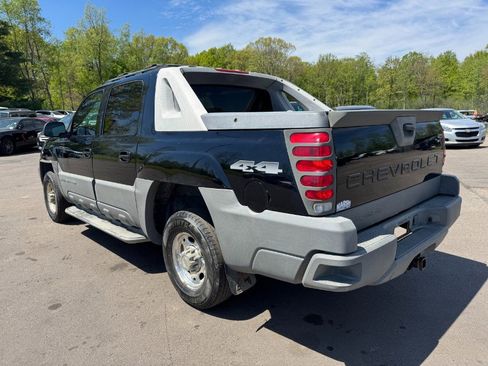 Used 2002 Chevrolet Avalanche 2500 w/ Convenience Pkg AWD/4WD image 3