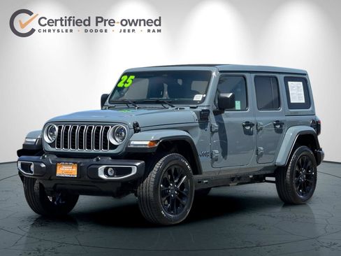 Used 2025 Jeep Wrangler Unlimited Sahara w/ Safety Group AWD/4WD image 8