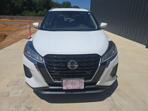 Used 2021 Nissan Kicks SV FWD image 2