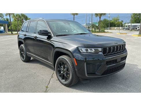 New 2026 Jeep Grand Cherokee Altitude RWD image 8