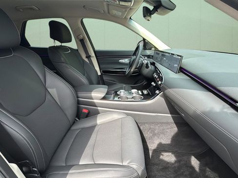 Certified 2026 Genesis GV70 2.5T AWD/4WD image 36