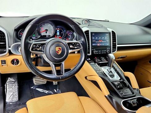 Used 2017 Porsche Cayenne S w/ Premium Package AWD/4WD image 13