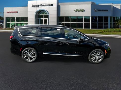 New 2026 Chrysler Pacifica Pinnacle w/ Trailer Tow Group image 10