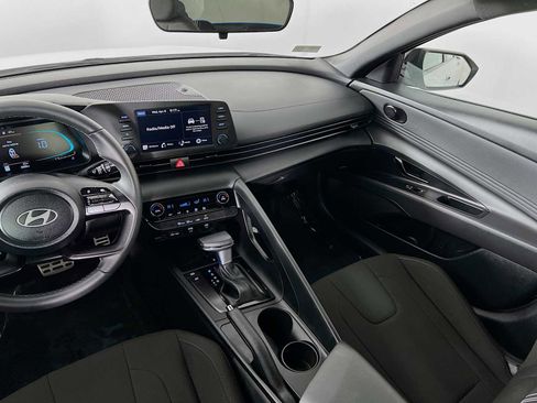 Certified 2025 Hyundai Elantra Sport image 22