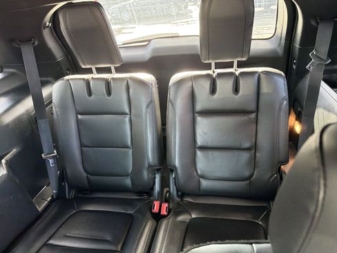 Used 2018 Ford Explorer XLT w/ Equipment Group 202A image 16