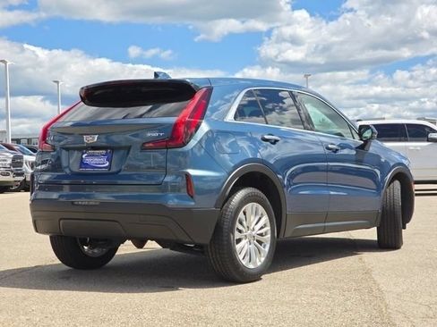 Used 2024 Cadillac XT4 Luxury w/ Cold Weather Package FWD image 29