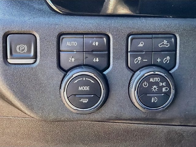 Used 2023 Chevrolet Silverado 1500 LTZ w/ LTZ Convenience Package II AWD/4WD image 32