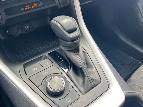 Used 2025 Toyota RAV4 XLE image 19