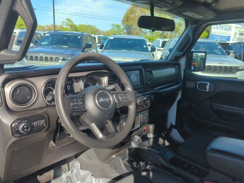 Used 2022 Jeep Gladiator Sport AWD/4WD image 12