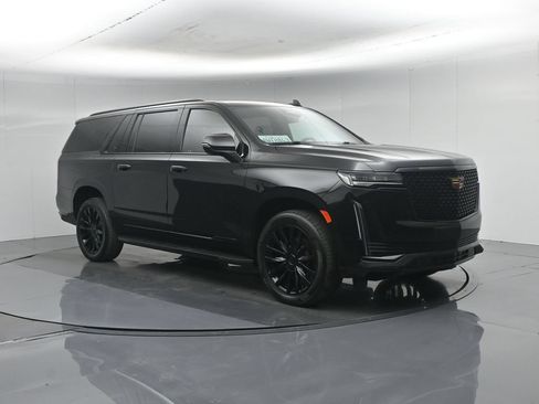 Used 2021 Cadillac Escalade ESV Luxury AWD/4WD image 7