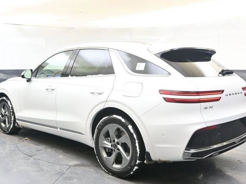 Used 2025 Genesis GV70 2.5T image 3