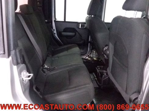 Used 2021 Jeep Gladiator Willys image 11