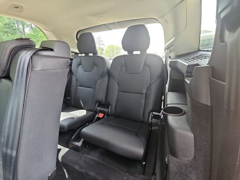 Used 2019 Volvo XC90 T5 Momentum w/ Protection Package Premier image 17