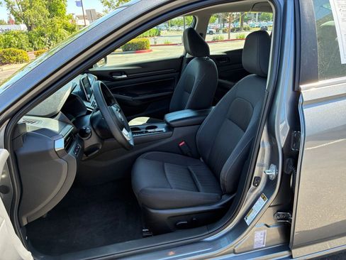 Used 2025 Nissan Altima 2.5 SV image 27