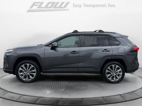 Used 2022 Toyota RAV4 XLE Premium image 5