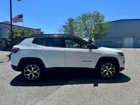 Used 2025 Jeep Compass Limited AWD/4WD image 1