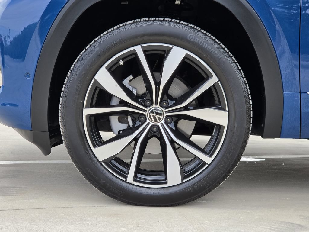 Used 2025 Volkswagen Atlas Cross Sport SEL Premium R-Line AWD/4WD image 8