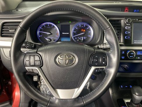 Used 2019 Toyota Highlander SE AWD/4WD image 17