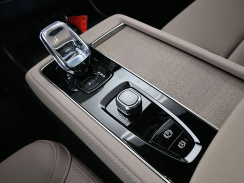 New 2026 Volvo XC90 B6 Plus w/ Protection Package Premier AWD/4WD image 17