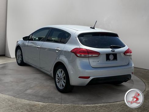 Used 2017 Kia Forte LX w/ Option Group 020 FWD image 5