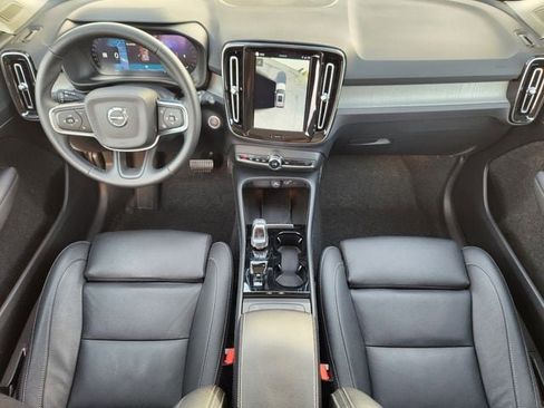 Certified 2025 Volvo XC40 B5 Plus AWD/4WD image 13