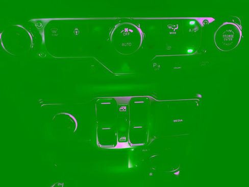Used 2021 Jeep Wrangler Unlimited Sahara AWD/4WD image 28
