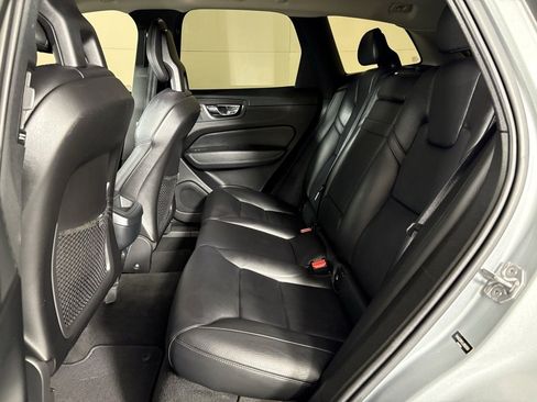 Used 2018 Volvo XC60 T6 Momentum w/ Vision Package image 36