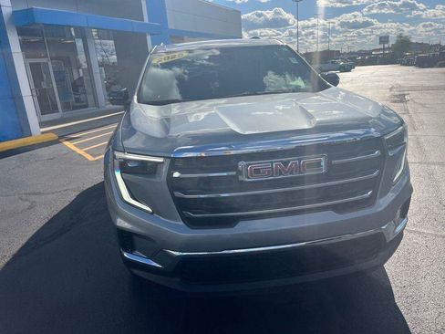 Used 2025 GMC Acadia Elevation image 7