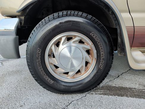 Used 1999 Ford E-150 and Econoline 150 image 4