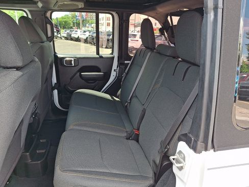 Used 2024 Jeep Wrangler Unlimited w/ Convenience Group AWD/4WD image 10