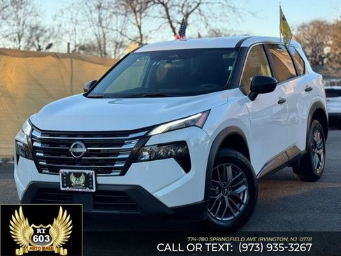 Used 2024 Nissan Rogue S image 1