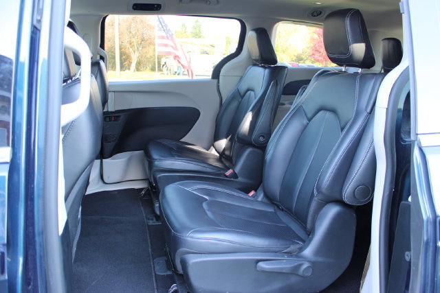 Used 2024 Chrysler Pacifica Limited FWD image 33