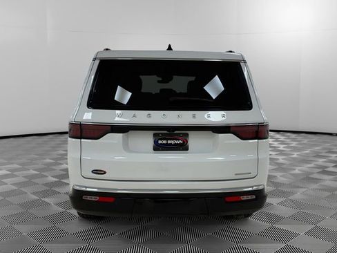 Used 2024 Jeep Wagoneer L Series II w/ Flexible Seating Group AWD/4WD image 4
