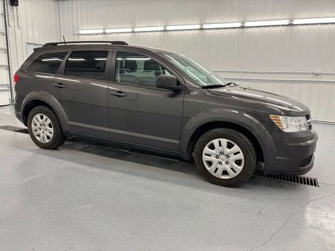 Used 2019 Dodge Journey SE image 14