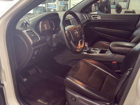 Used 2020 Jeep Grand Cherokee Altitude AWD/4WD image 5