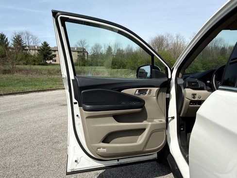 Used 2017 Honda Pilot Touring image 17