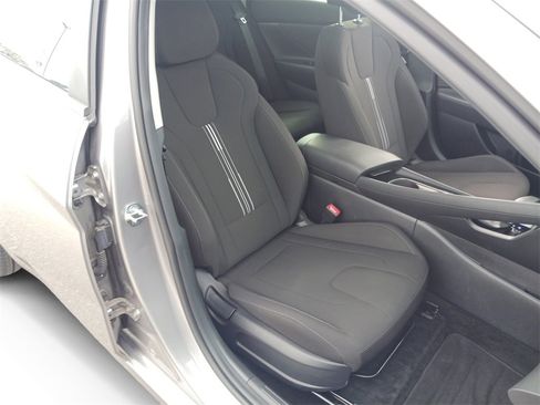 Used 2024 Hyundai Elantra SEL w/ Convenience Package image 28