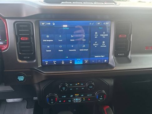 Used 2022 Ford Bronco Outer Banks w/ Sasquatch Package AWD/4WD image 11