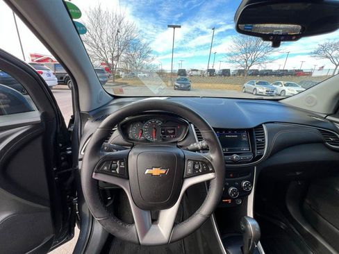 Used 2022 Chevrolet Trax LT w/ LT Convenience Package image 34