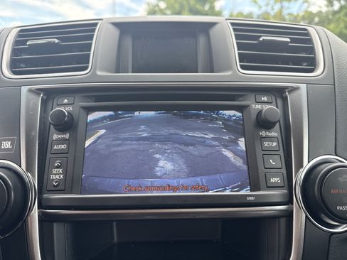 Used 2013 Toyota Highlander Limited AWD/4WD image 25