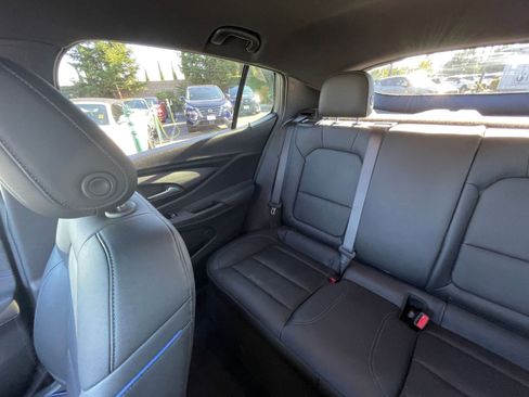 Used 2025 Buick Envista Sport Touring image 38