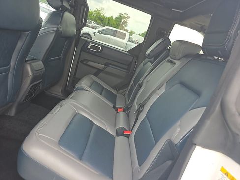 Used 2024 Ford Bronco Outer Banks AWD/4WD image 13