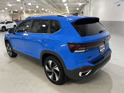 Certified 2025 Volkswagen Taos SE AWD/4WD image 6