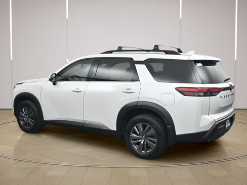 Certified 2025 Nissan Pathfinder SV FWD image 5