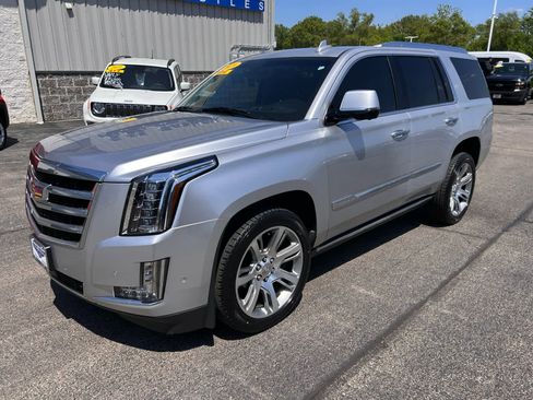 Used 2019 Cadillac Escalade Premium Luxury AWD/4WD image 3