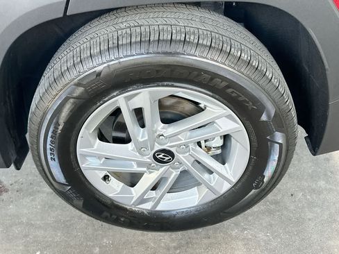 Used 2025 Hyundai Tucson SE FWD image 11