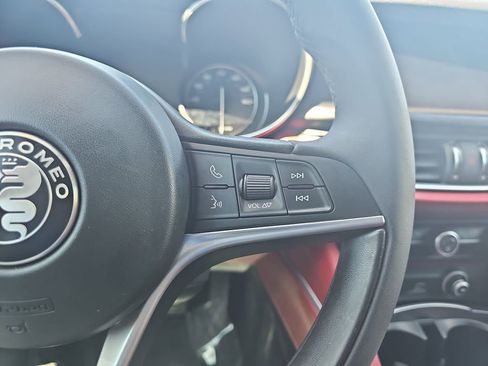 Used 2018 Alfa Romeo Stelvio AWD image 23