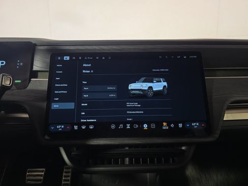 Used 2024 Rivian R1S Adventure AWD/4WD image 29