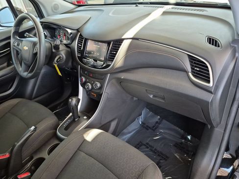 Used 2022 Chevrolet Trax LS w/ Tint and Cruise Package FWD image 28